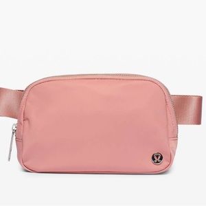 Lululemon Athletica Everywhere Belt Bag (pink pastel)
